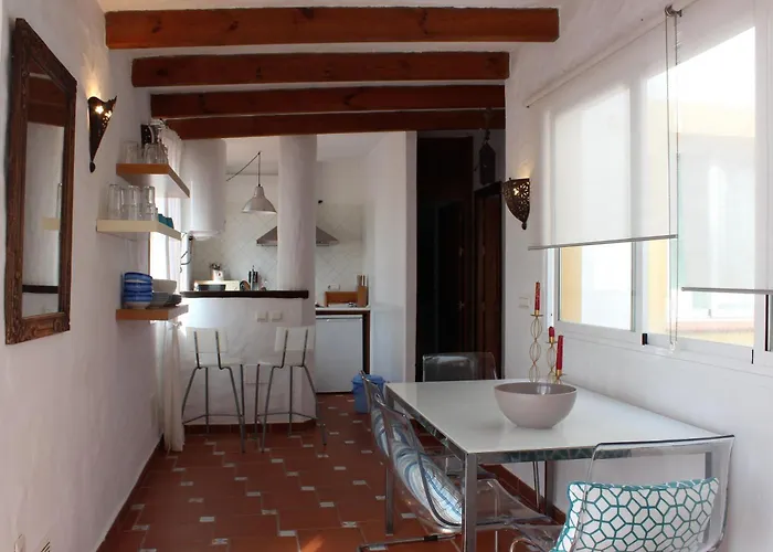 Atico Castillo تريفة